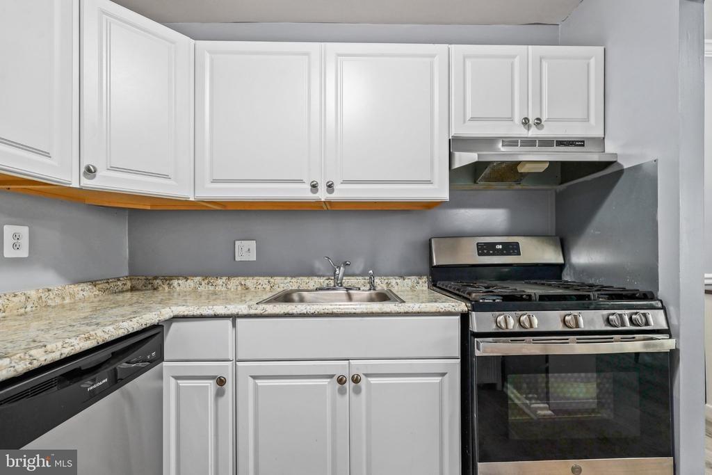 Fair Woods Dr, Fairfax, VA 22030