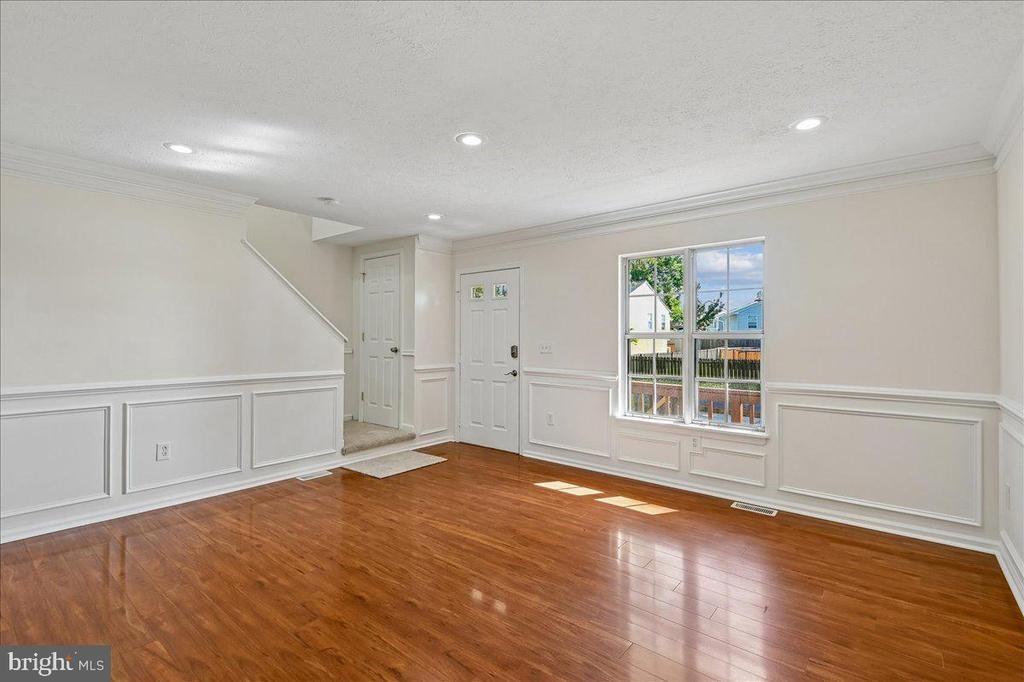 West Dr, Glen Burnie, MD 21060