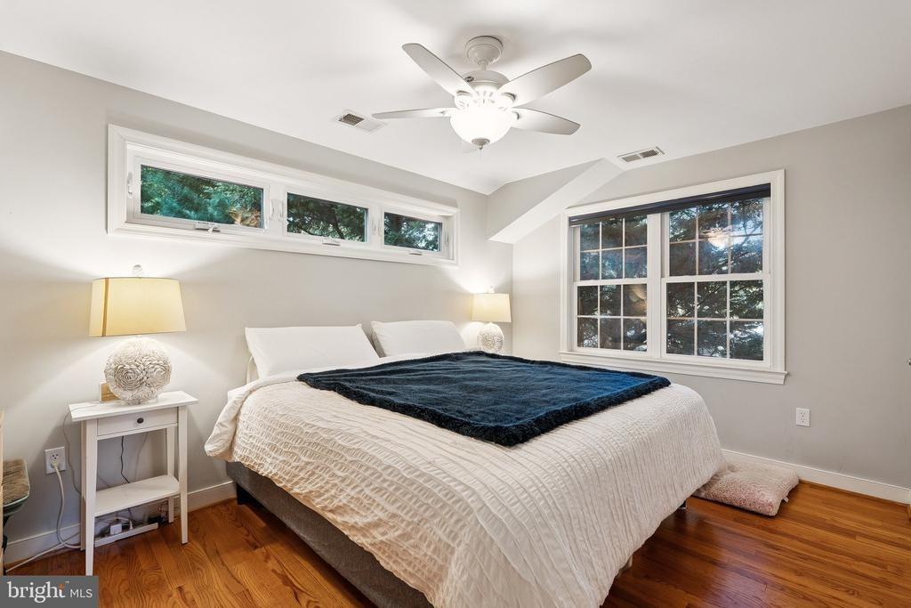 Crestridge Dr, Silver Spring, MD 20910