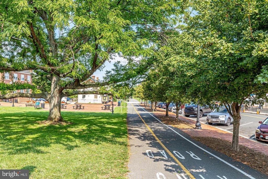 Locust St, Herndon, VA 20170