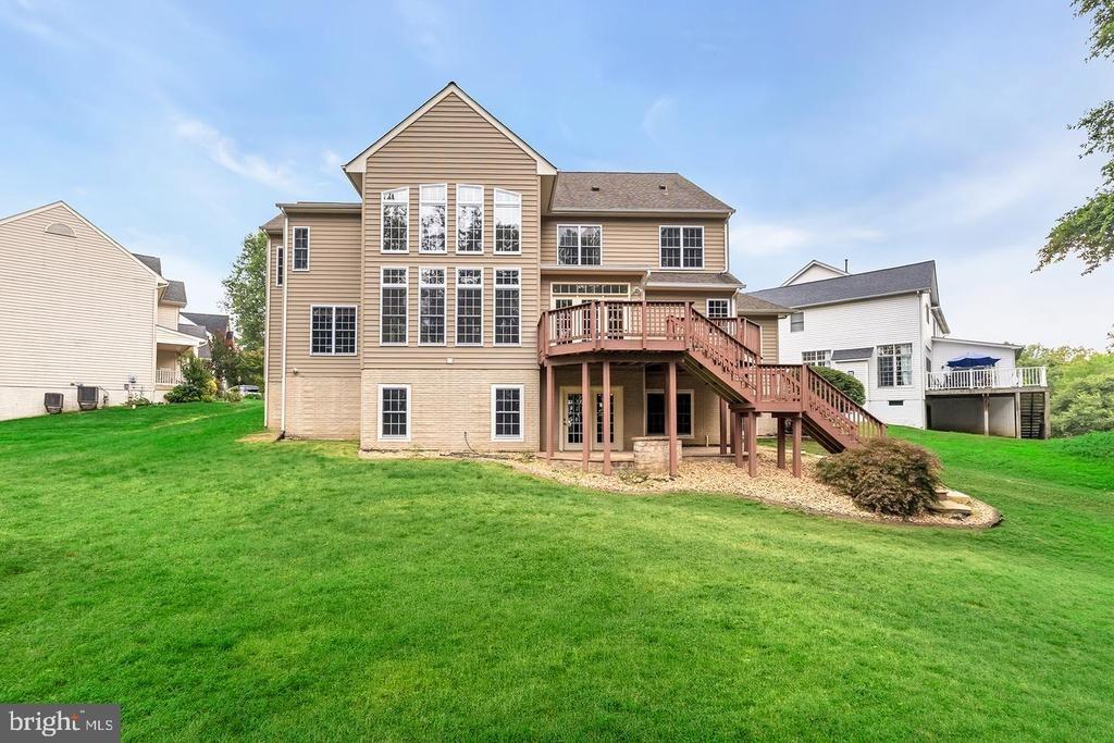 Lost Pond Ct, Triangle, VA 22172
