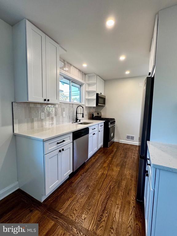 Anntana Ave, Baltimore, MD 21206