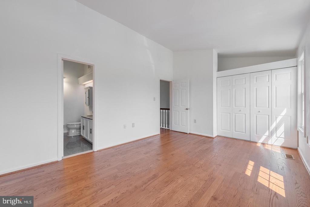 Grand Junction Dr, Fairfax, VA 22033