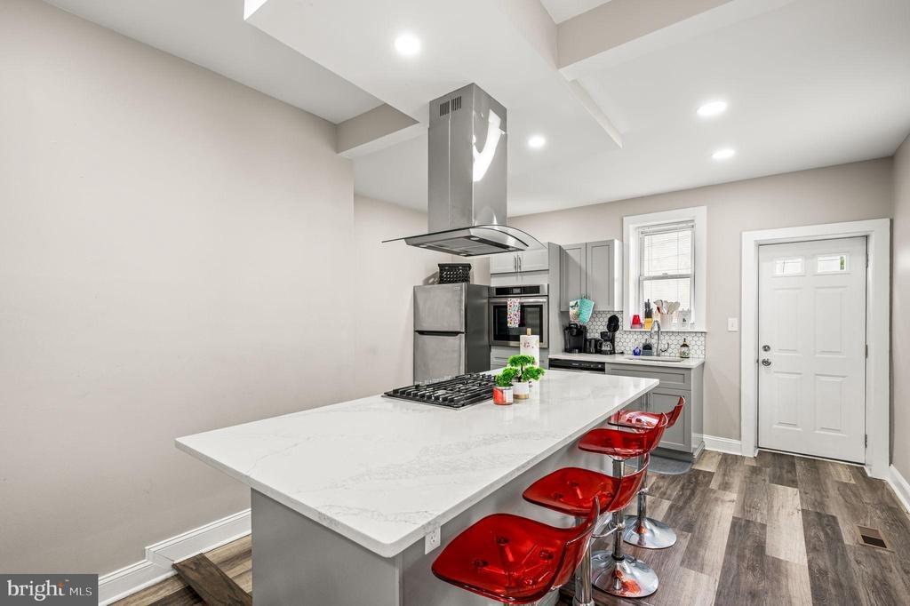 N 30th St, Philadelphia, PA 19130