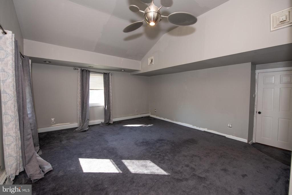 Babylon Rd, Horsham, PA 19044
