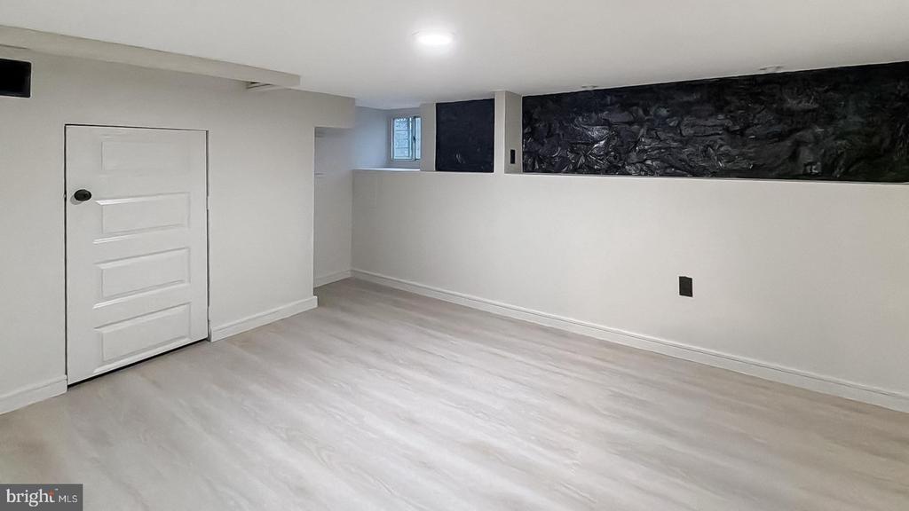 Lauretta Ave, Baltimore, MD 21223