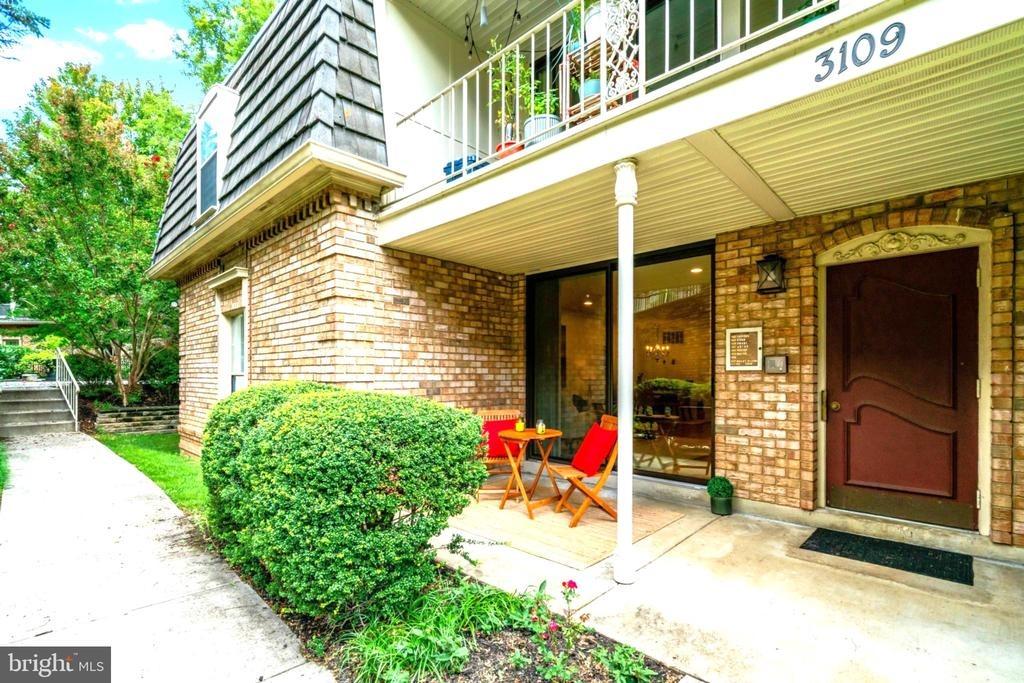 Patrick Henry Dr, Falls Church, VA 22044