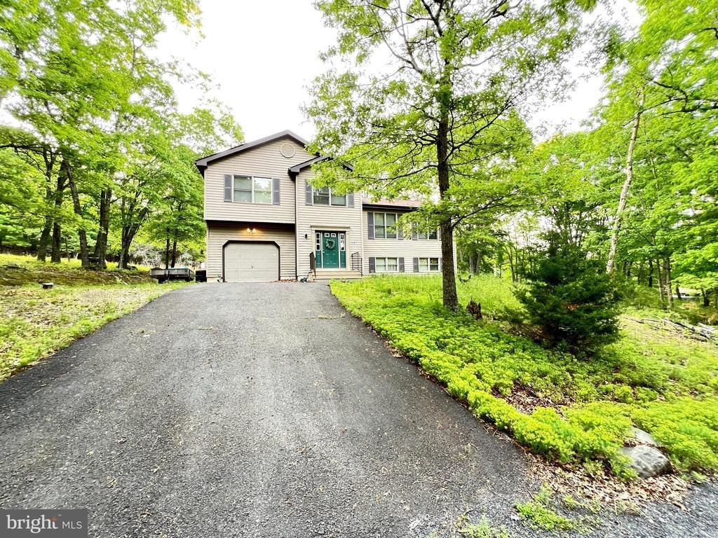 Warbler Ct, Bushkill, PA 18324