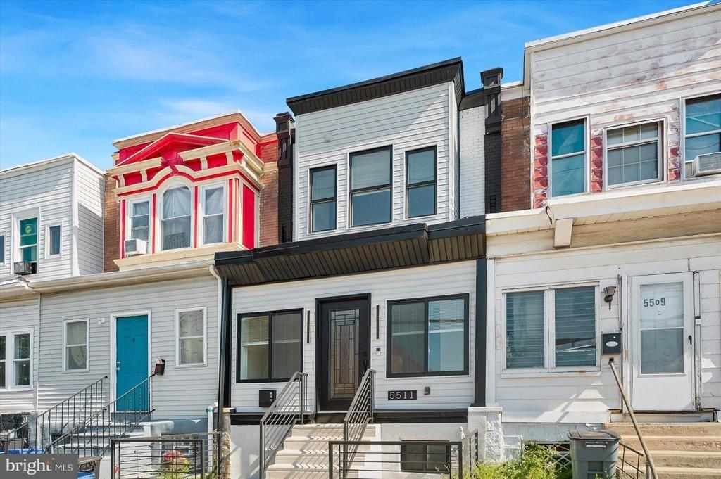 Pine St, Philadelphia, PA 19143