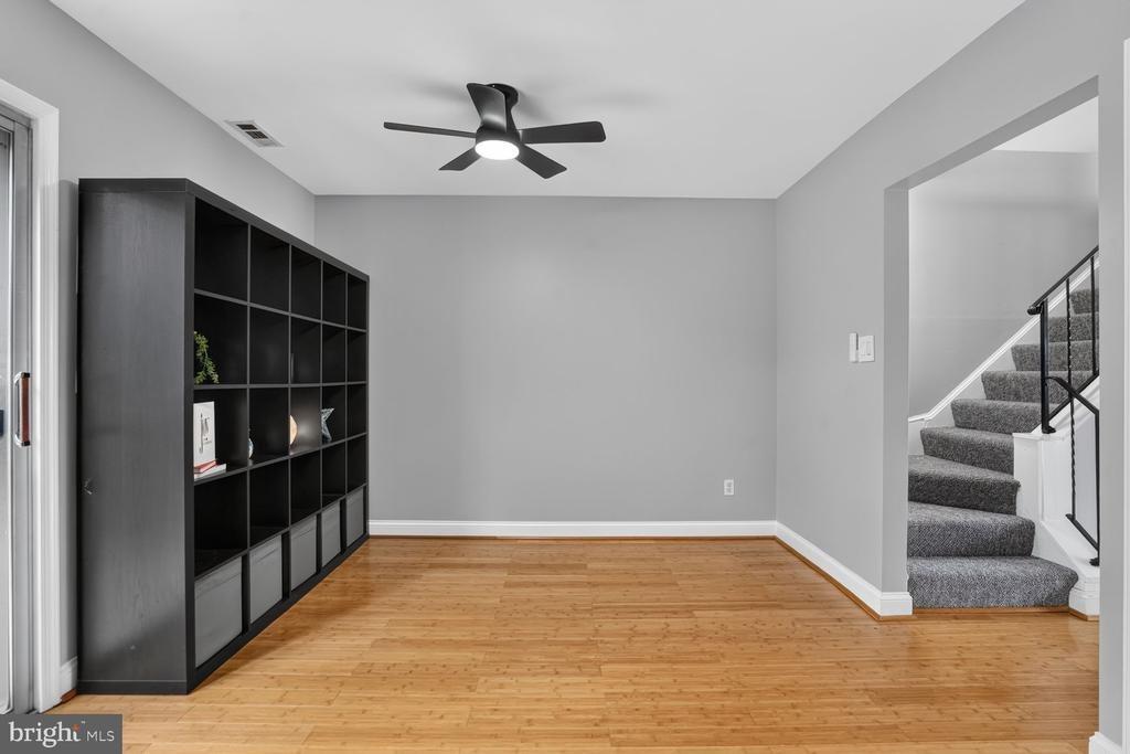 Weeping Willow Ct, Chantilly, VA 20151