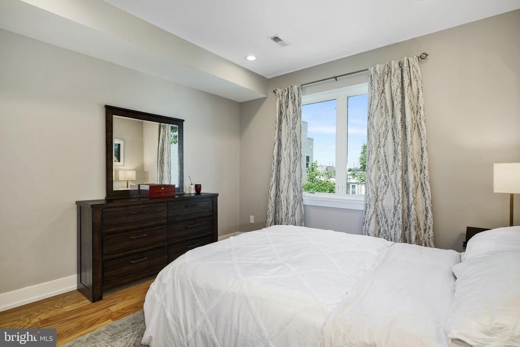 W Jefferson St, Philadelphia, PA 19121