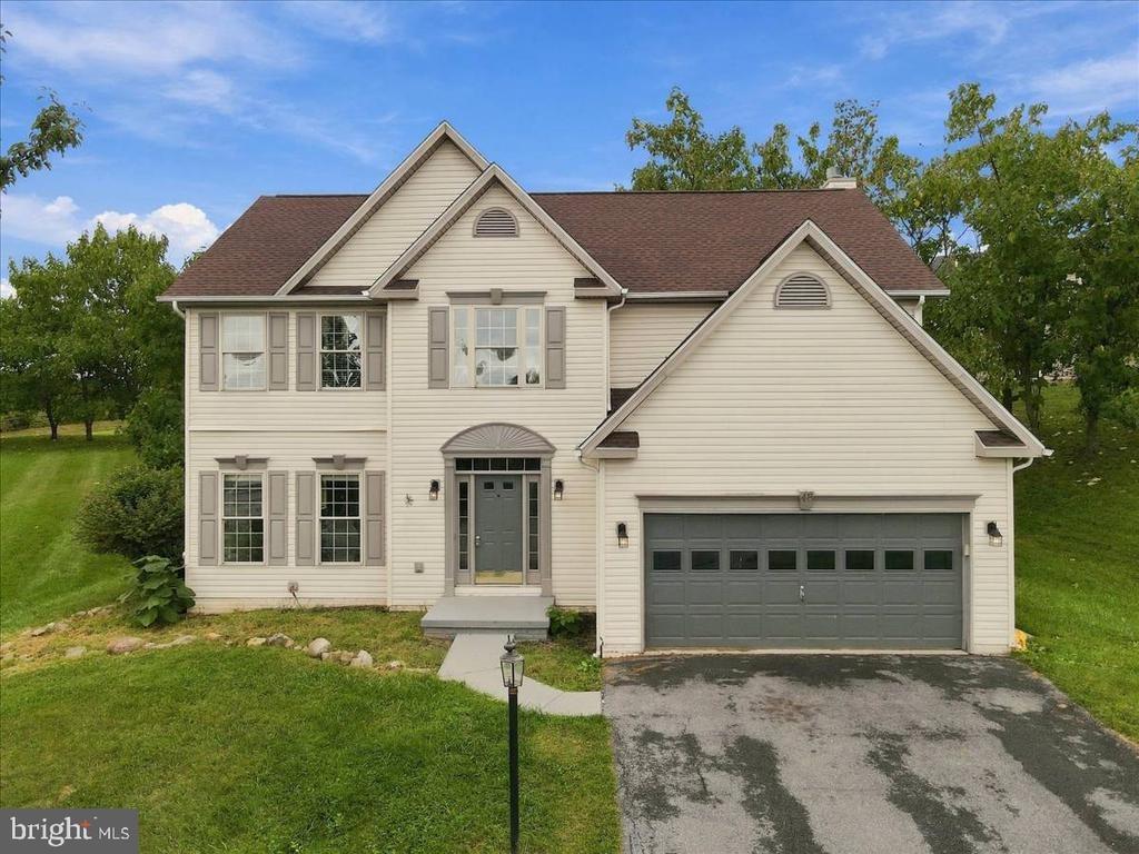Lansing Ct, Falling Waters, WV 25419