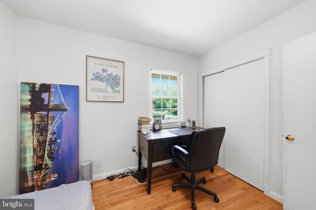 Deakins Hall Dr, Adelphi, MD 20783