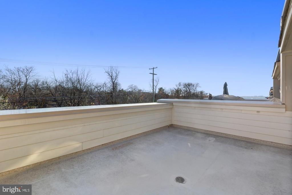 Overlook Park Dr, Oxon Hill, MD 20745