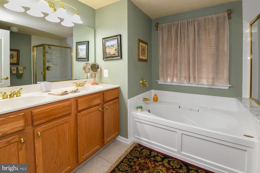 Phoebe Ter, West Deptford, NJ 08086
