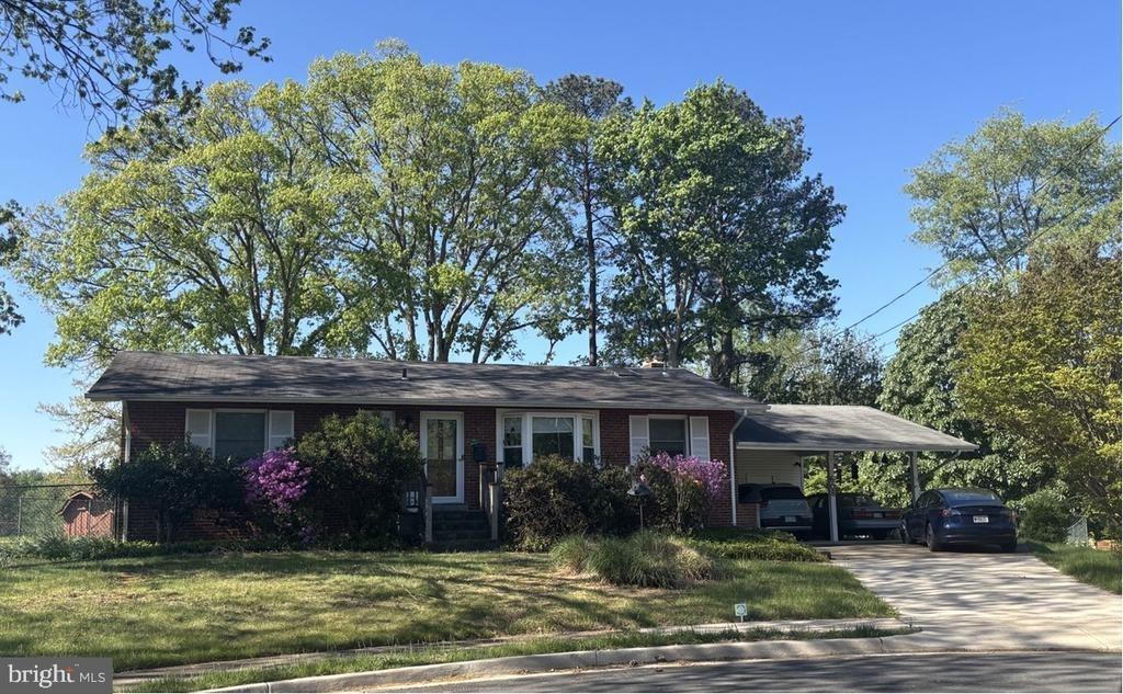 Roberts Dr Nw, Vienna, VA 22180