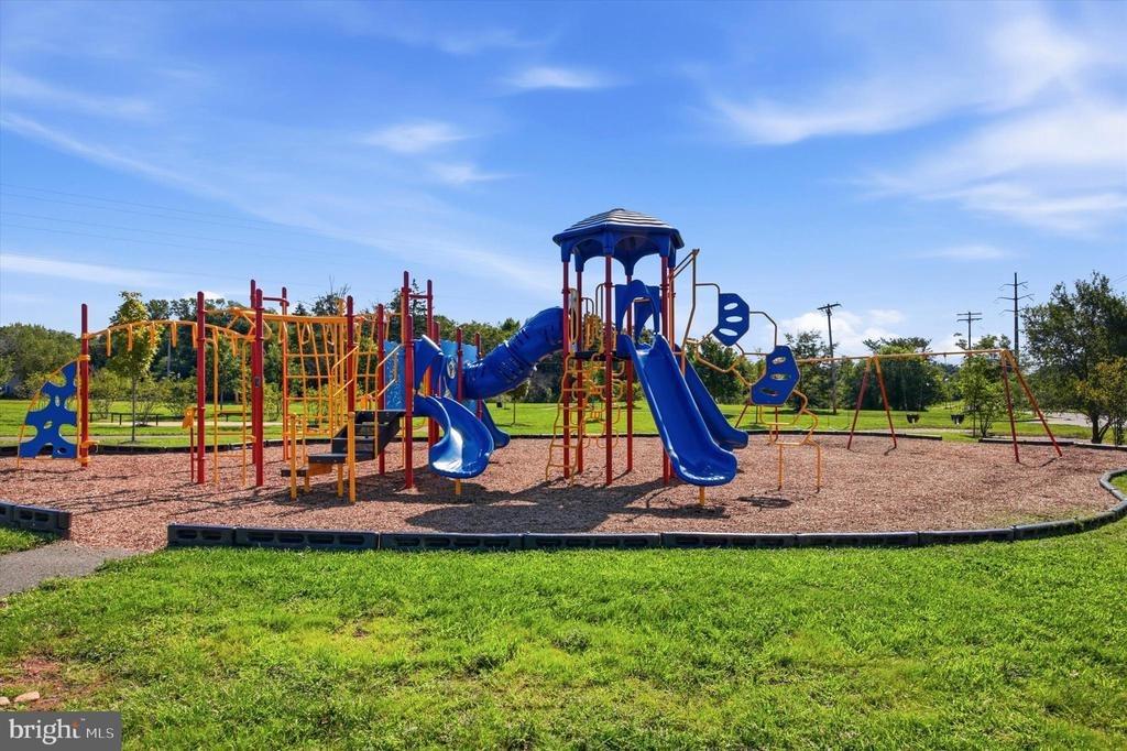 Morgan Hill Dr, Pennsburg, PA 18073