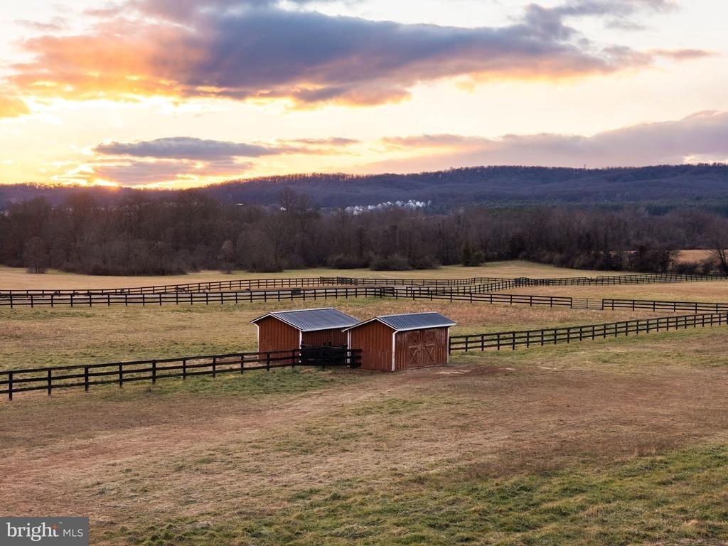 Lees Crossing Ln, Leesburg, VA 20176