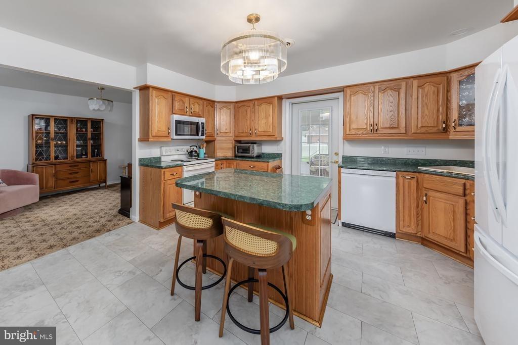 S School St, Gibbstown, NJ 08027