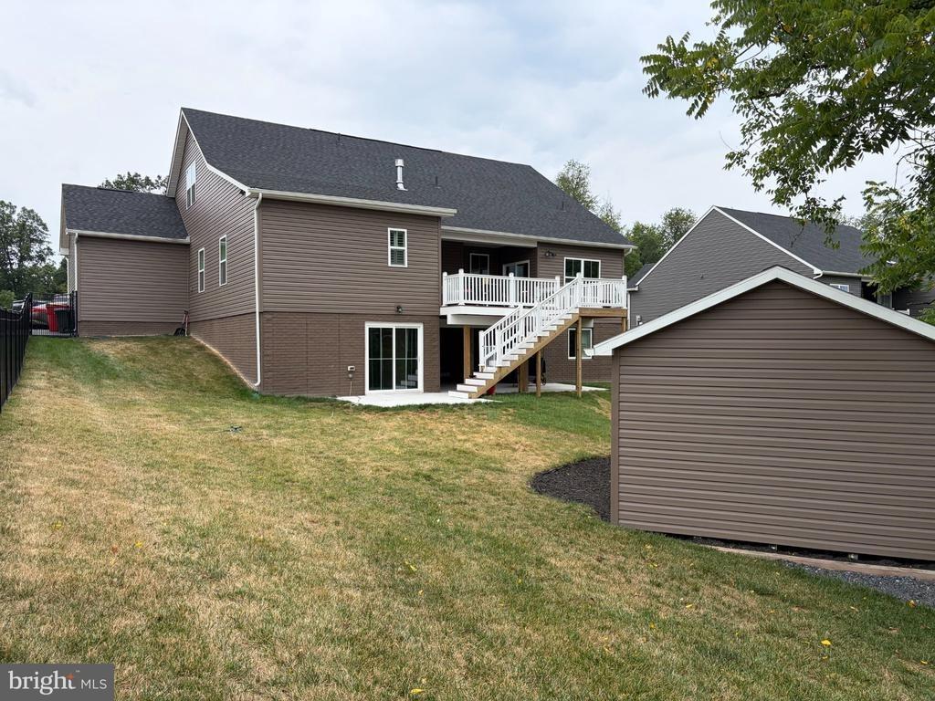 Shannon Dr S, Greencastle, PA 17225