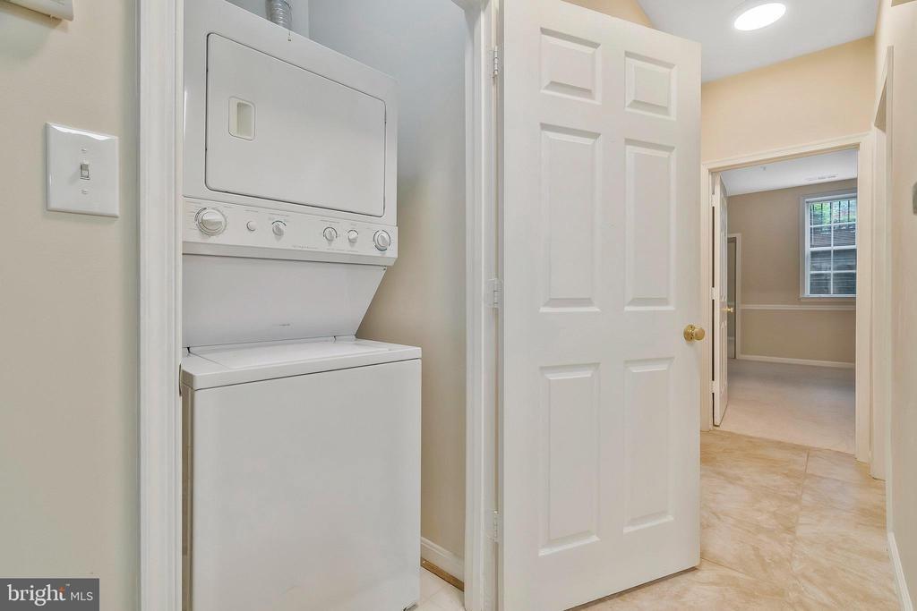 Garden Wall Ct, Reston, VA 20194