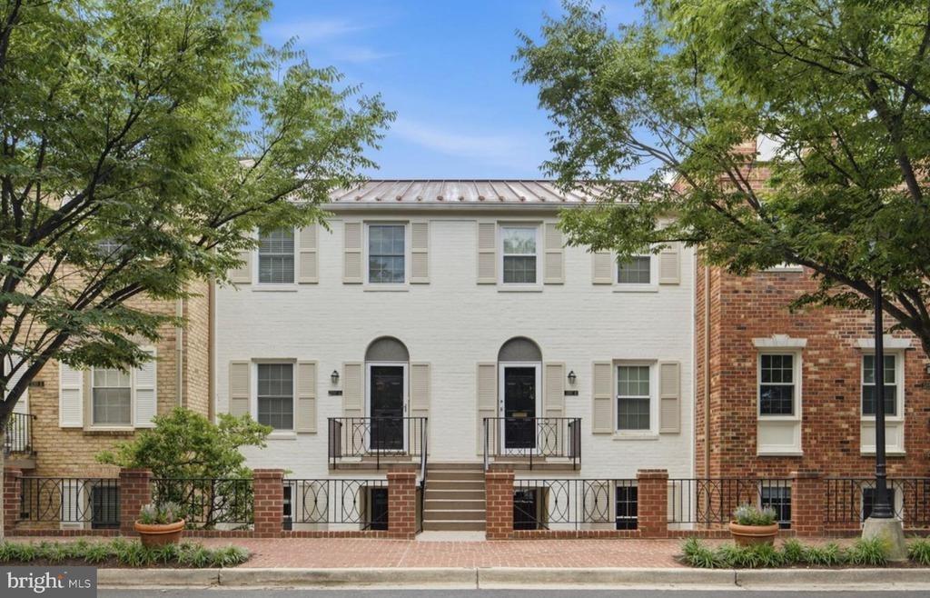Sutton Pl Nw, Washington, DC 20016