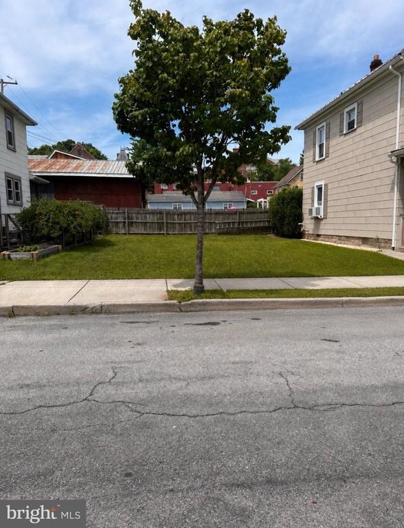 16th St, Huntingdon, PA 16652