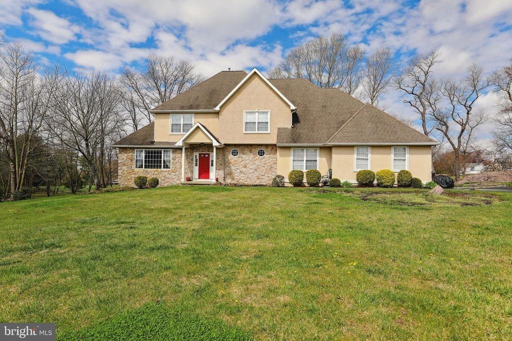 Jules Dr, Swedesboro, NJ 08085