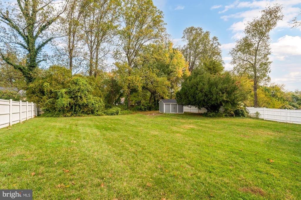 Oak Pl, Fairfax, VA 22030