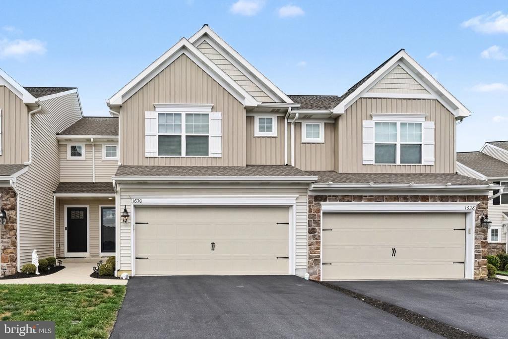 Haralson Dr, Mechanicsburg, PA 17055