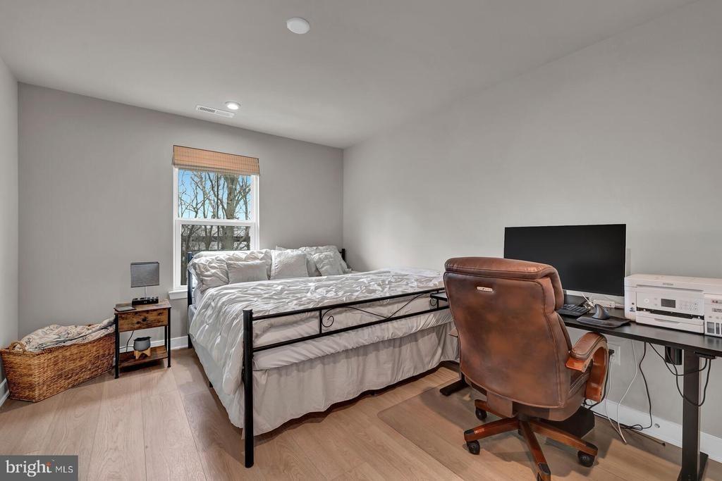 Pratt Ln, Lawrence Township, NJ 08648