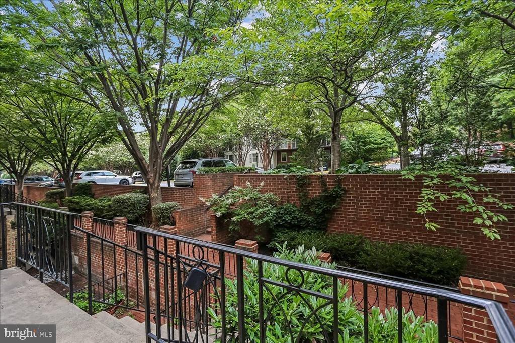 Sutton Pl Nw, Washington, DC 20016