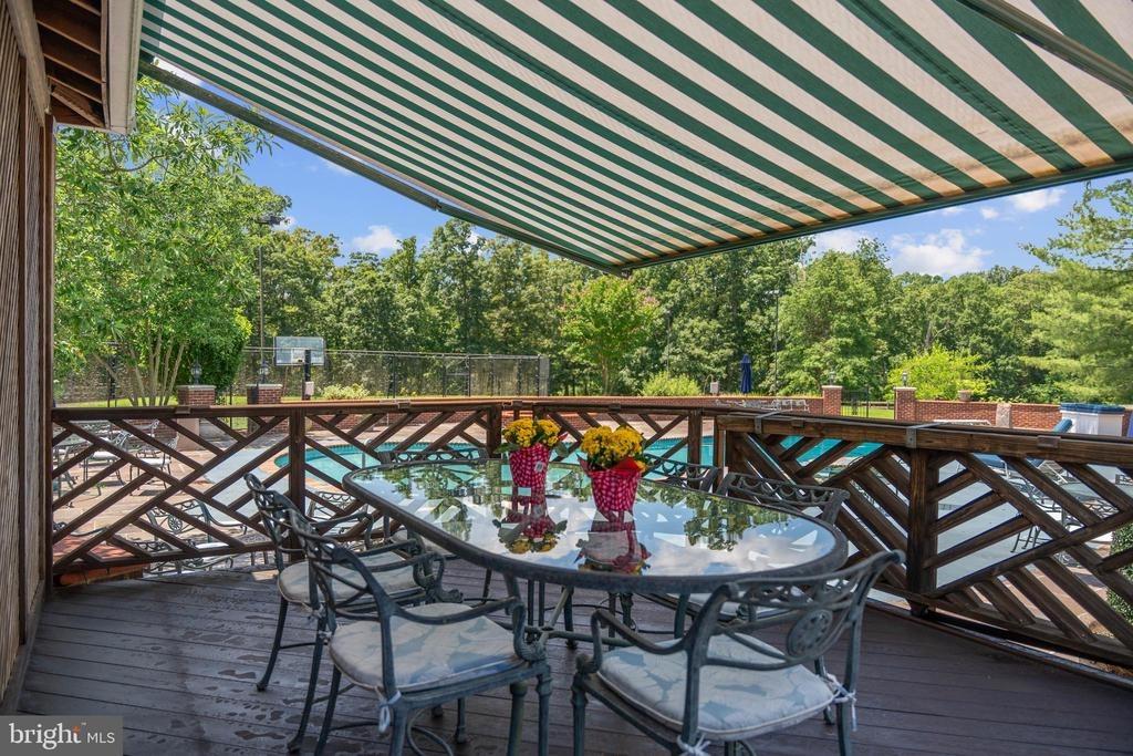 Chandley Farm Cir, Centreville, VA 20120