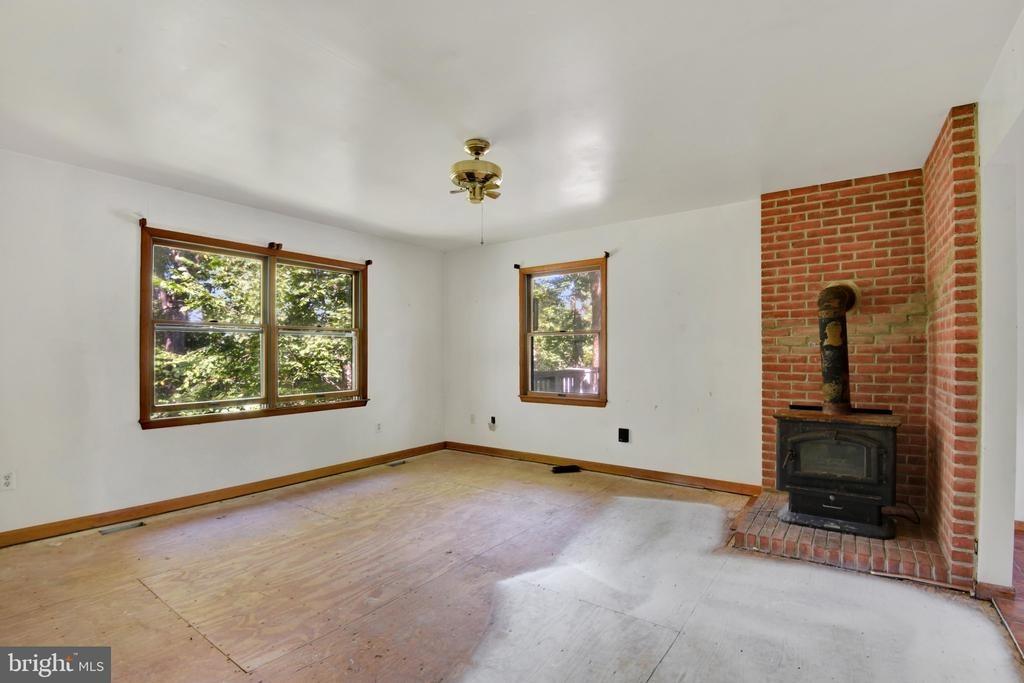 E Mayberry Rd, Taneytown, MD 21787