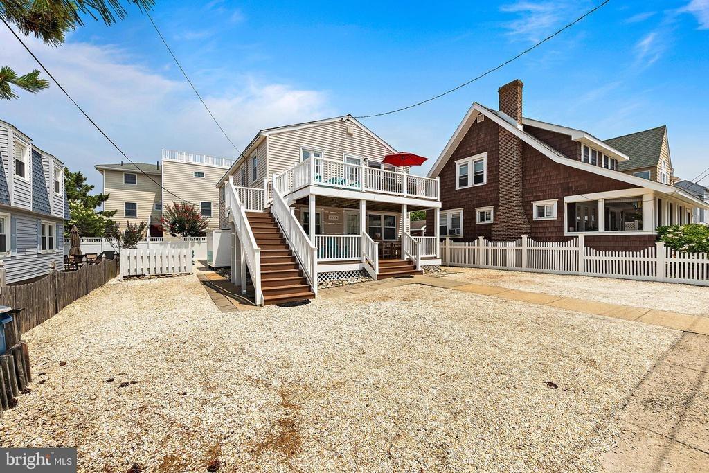 E 49th St, Beach Haven, NJ 08008