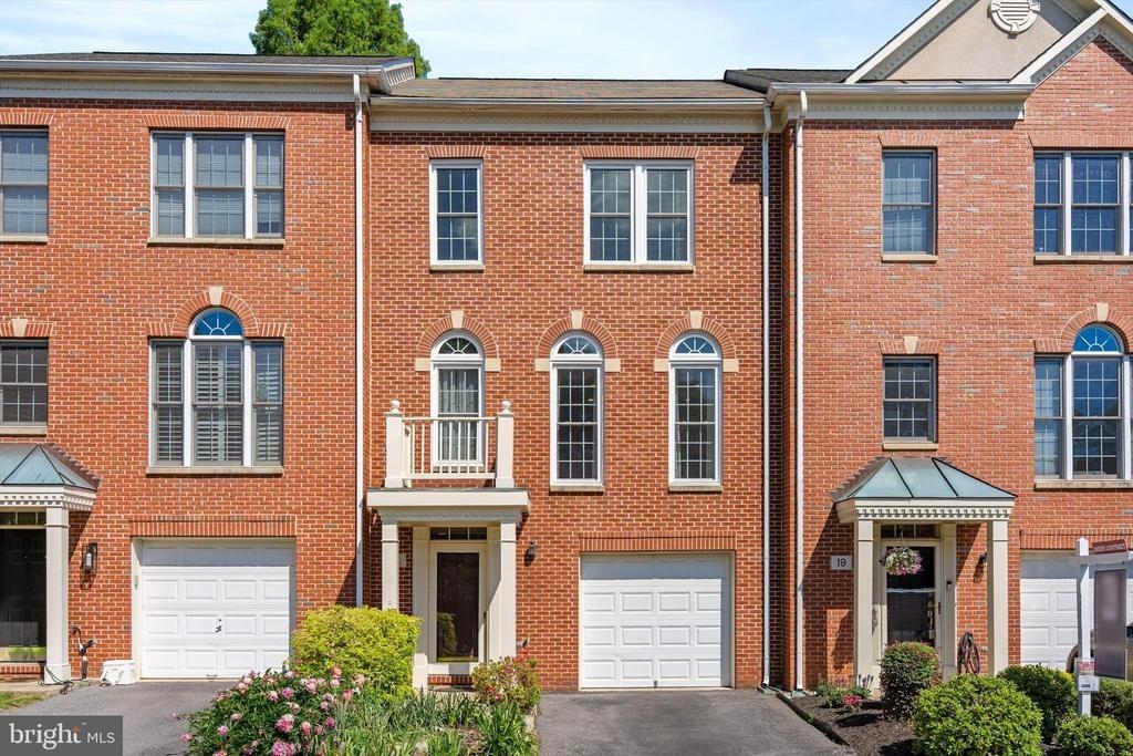 Blue Hosta Way, Rockville, MD 20850