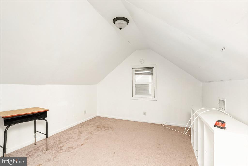 Abernethy Dr, Trenton, NJ 08618