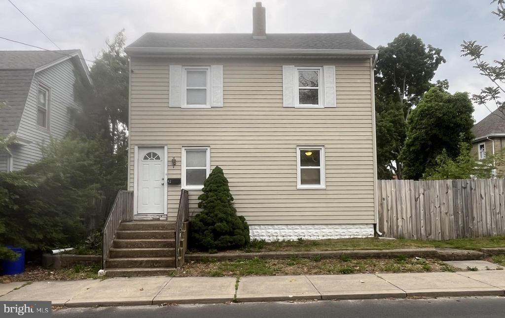 W Centre St, Woodbury, NJ 08096