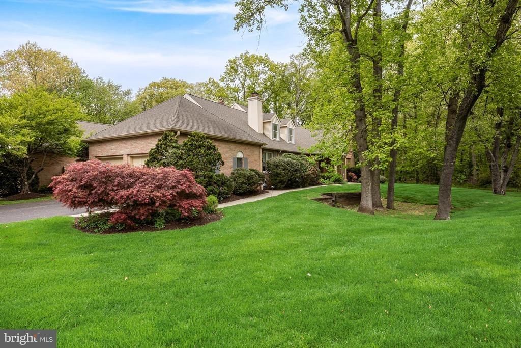 Windrow Clusters Dr, Moorestown, NJ 08057