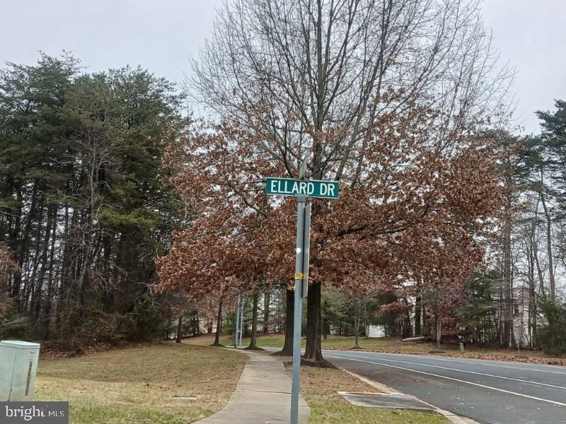 Ellard Dr, Lanham, MD 20706