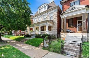 Maple Ave, Saint Louis, MO 63113
