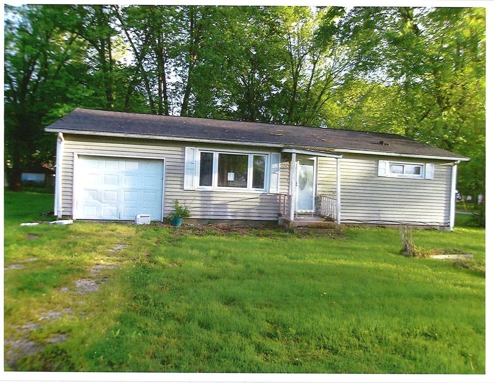 W Douglas St, New Douglas, IL 62074