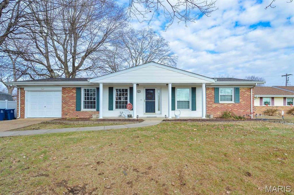Weigela Ct, Belleville, IL 62226