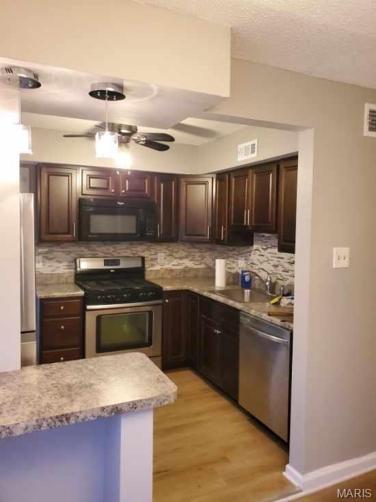 Santa Bella Dr, Hazelwood, MO 63042