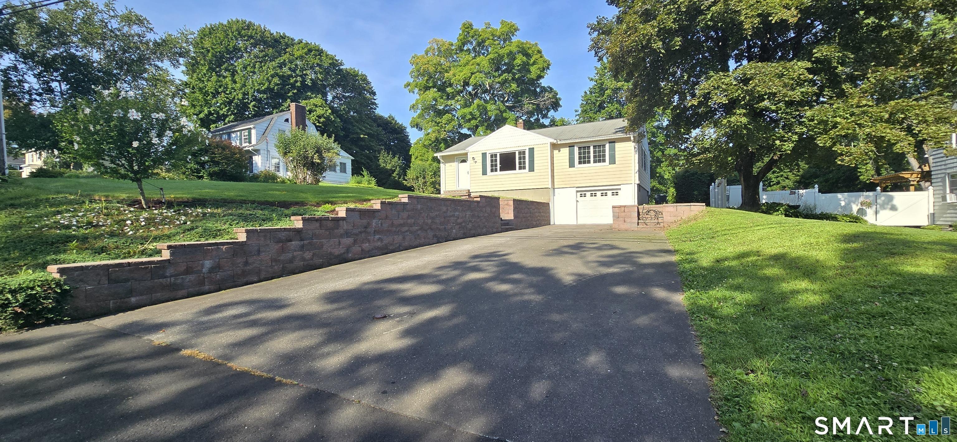 Middlebury Rd, Watertown, CT 06795
