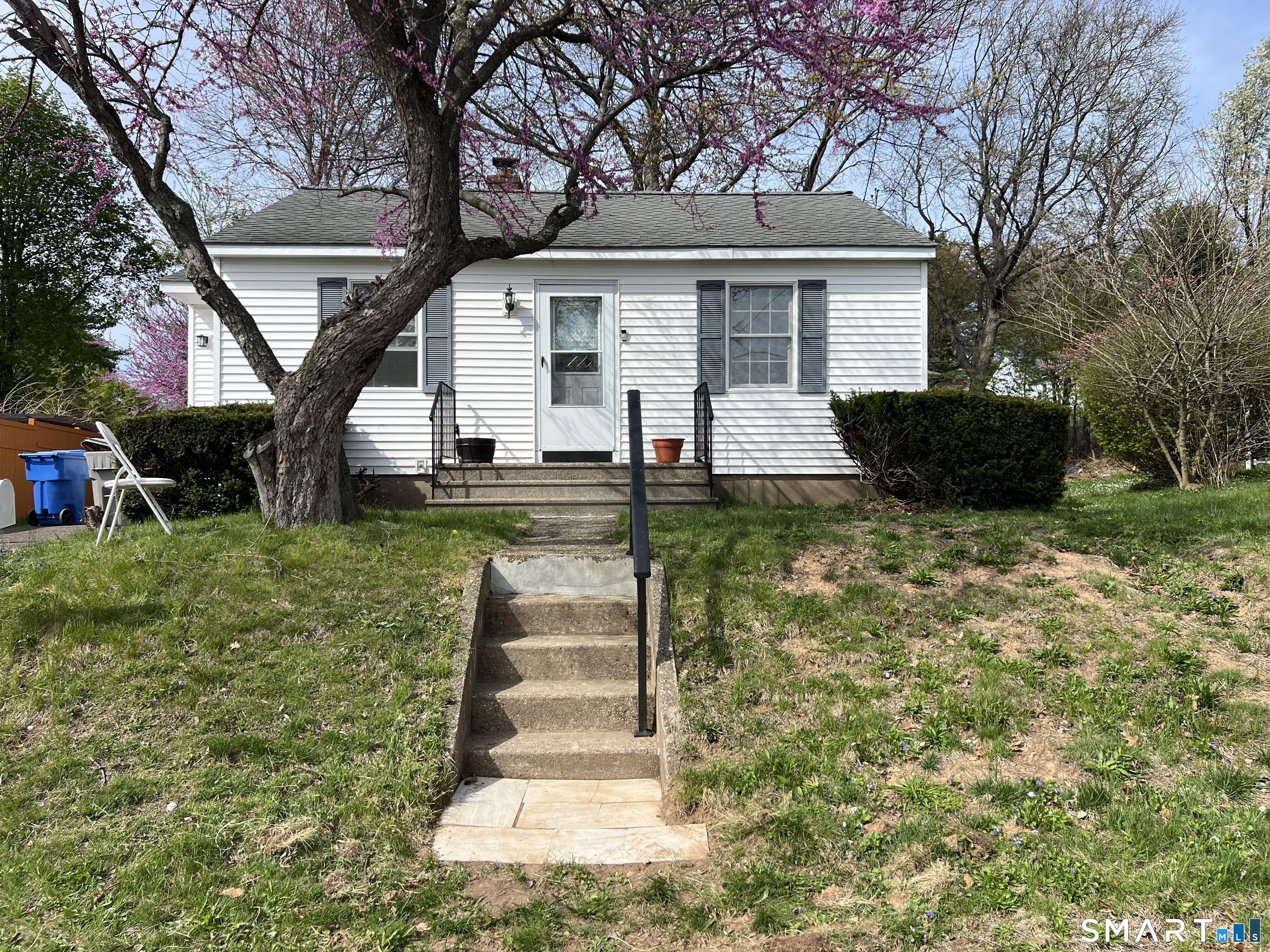 Sandy Dr, Bristol, CT 06010