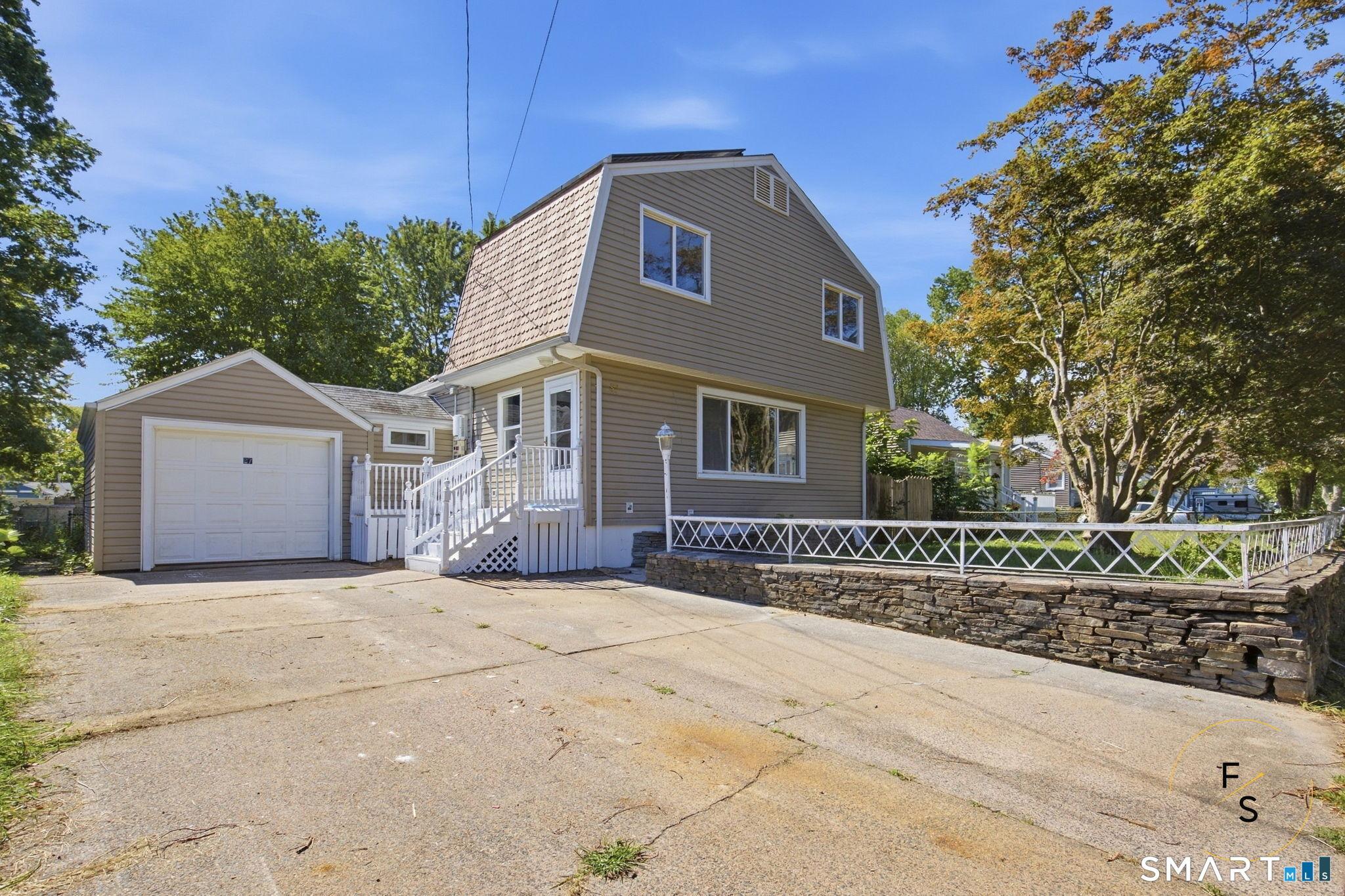 Oxford Dr, East Hartford, CT 06118