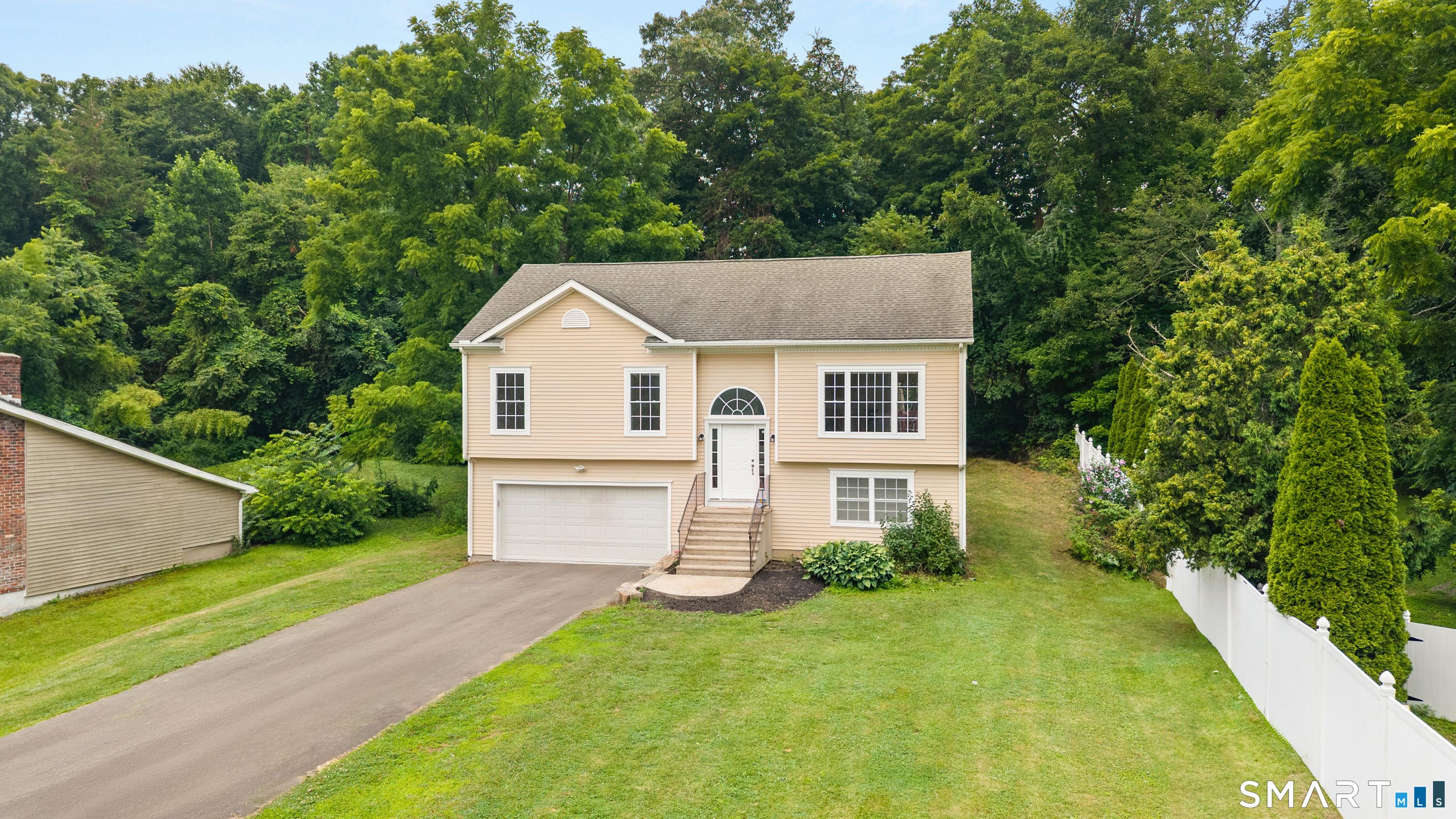 West St, Woodbridge, CT 06525