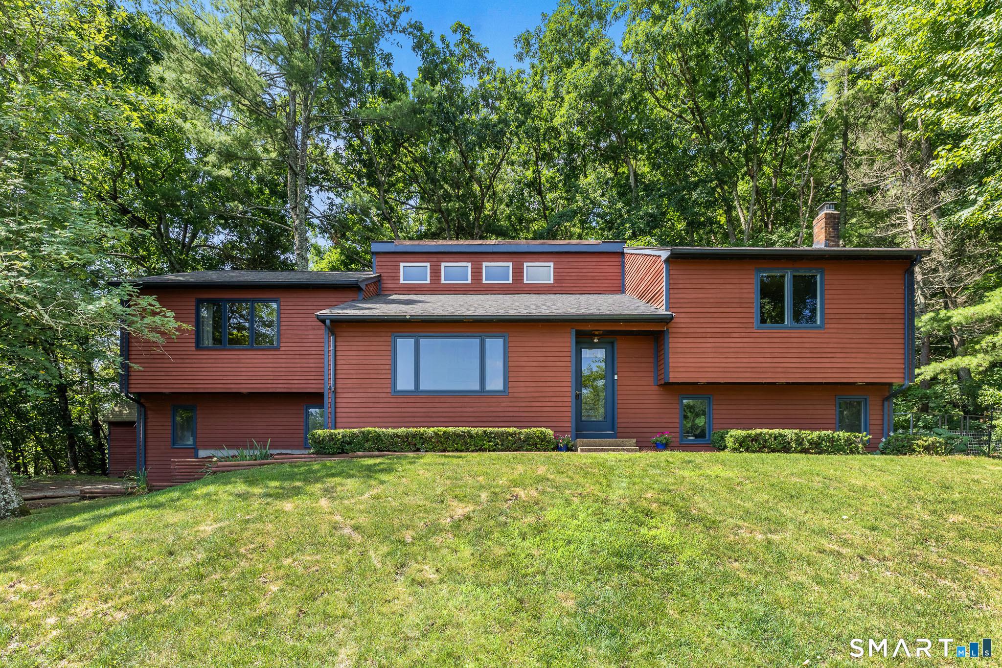 Fox Ridge Ln, Tolland, CT 06084