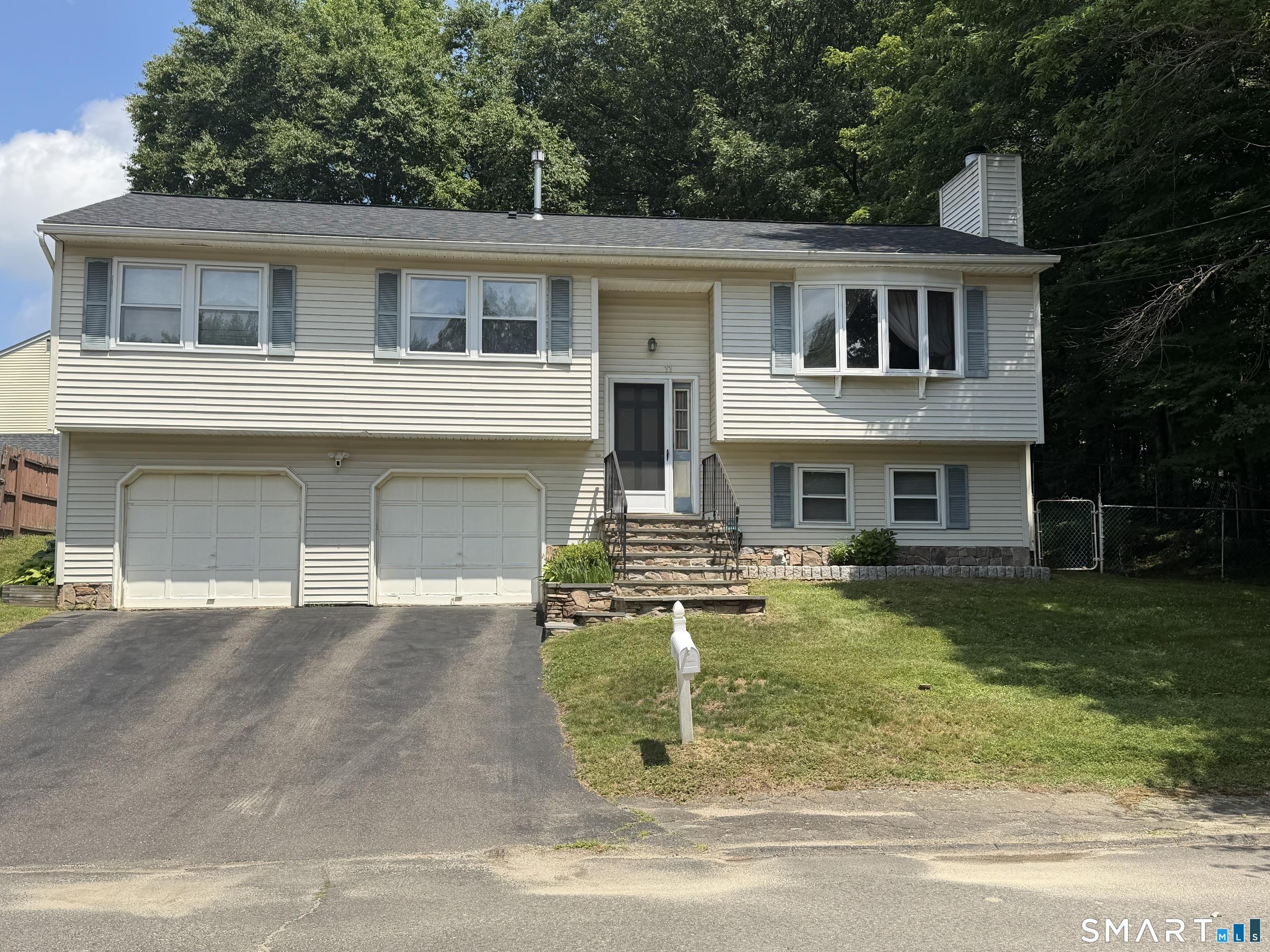Batesmoor Rd, Waterbury, CT 06705